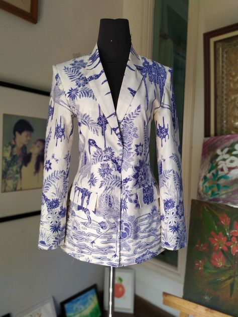 BATIK Kebaya Simple, Afghan Dresses, Simple Elegant, Ladies Fashion, Men's Blazer, Batik, Style Fashion, Suit Jacket, Blazer