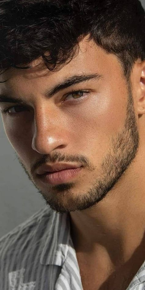 Haircut For Small Face Men, Masculine Facial Features, Male Face Shapes, Beard Images, Sunkissed Makeup, Face Wash Brush, Male Model Face, Nice Men, Skin Science