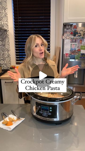 Chicken Marinara Pasta, Crockpot Creamy Chicken, Crockpot Chicken Alfredo, Shredded Chicken Crockpot, Chicken Marinara, Chicken Boneless Breast Recipes, Crockpot Pasta Recipes, Crockpot Pasta, Creamy Chicken Pasta