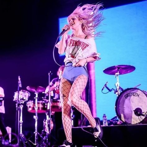 Paramore Outfit Concert, Hayley Williams Concert Outfit, Hayley Williams Tour Outfits, Hailey Williams Outfit, Paramore Outfits, Hayley Williams Outfits, Metal Concert Outfit, Paramore Concert, Hayley Wiliams