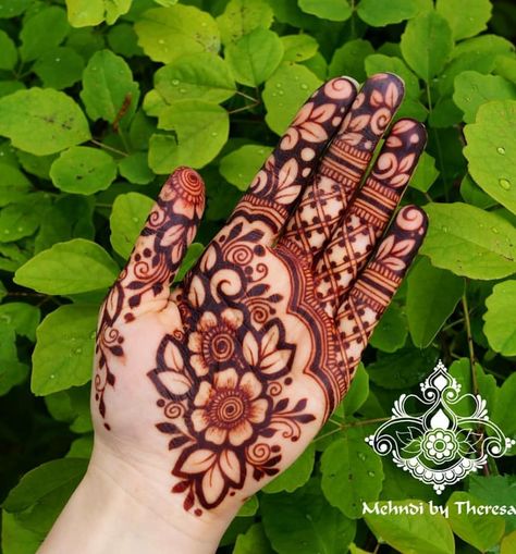 Stylish Mehndi Design (@stylishmehndidesign) • Instagram photos and videos Arebic Mahendi, Mehandi Ideas, Simple Mehendi, Front Mehndi Design, Khafif Mehndi Design, Engagement Mehndi, Tato Henna, Mehndi Designs 2018, Lehenga Red