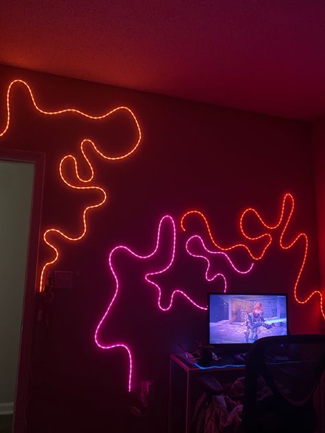 Black Room Neon Lights, Led Light Art Bedroom, Squiggle Led Lights On Wall, Ideas Cuarto, Color Bedroom, Bedroom Retro, Apt Decor, Extra Bedroom, Kitchen Home Decor