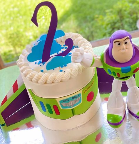 Buzz Lightyear Cake, Lightyear Cake, Buzz Lightyear Birthday Party, Toy Story Birthday Cake, Buzz Lightyear Party, Toy Story Cookies, Buzz Lightyear Birthday, Toy Story Party Decorations, 2nd Birthday Party For Boys