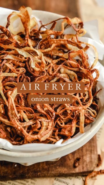 Crispy Onion Straws Air Fryer, Air Fryer Crispy Onion Straws, Air Fryer Onion Strings, Air Fryer Crispy Onions, Airfryer Onions, Air Fryer Onion Straws, Onion Straws Recipe, Air Fryer Onions, Crispy Onion Straws