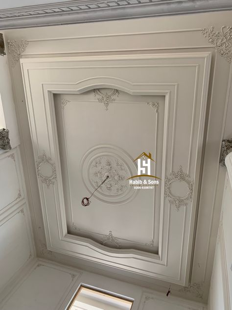 Entrance Double Height, Double Height Pop Ceiling Design, Double Height False Ceiling Design, Spanish Ceiling Design, Double Height Ceiling Design, Spanish Ceiling, Double Height Ceiling, Architecture Design Poster, Classic Ceiling Design