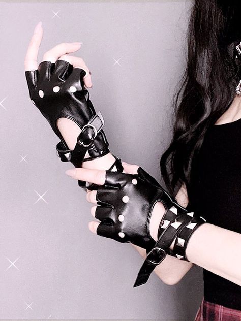 Gothic Lolita Metallic Oversleeves Rivets Metal Details Metal Miscellaneous Black Lolita Accessories Fingerless Leather Gloves, Real Aesthetic, Celestia Ludenberg, Leather Fingerless Gloves, Grunge Looks, Summer Gloves, Lolita Outfits, Gloves Fashion, Harajuku Fashion