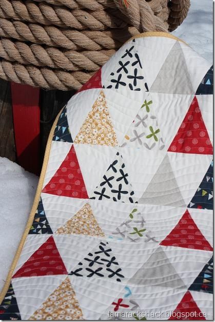 Triangle Quilt Tutorials, Triangles Quilt, Triangle Quilt Pattern, Free Motion Quilting Designs, Isosceles Triangle, Quilt Modernen, Triangle Quilts, Free Motion Quilt Designs, Machine Quilting Designs