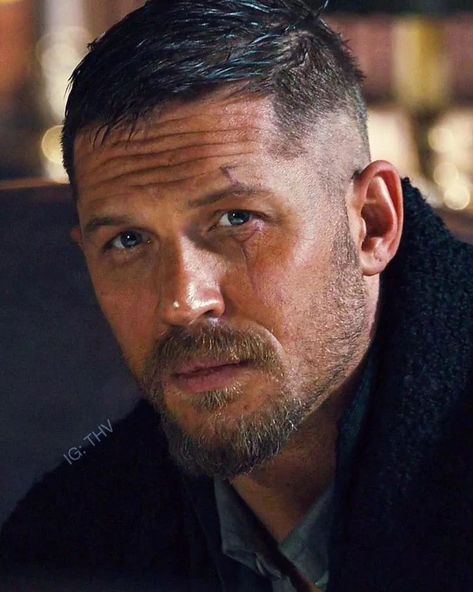 Tom Hardy Haircut Short, Men’s Thick Haircut, Tom Hardy Hair, Tom Hardy Taboo Haircut, Beard Cut Style, Paw Template, توم هاردي, Tom Hardy Haircut, Tom Hardy Variations