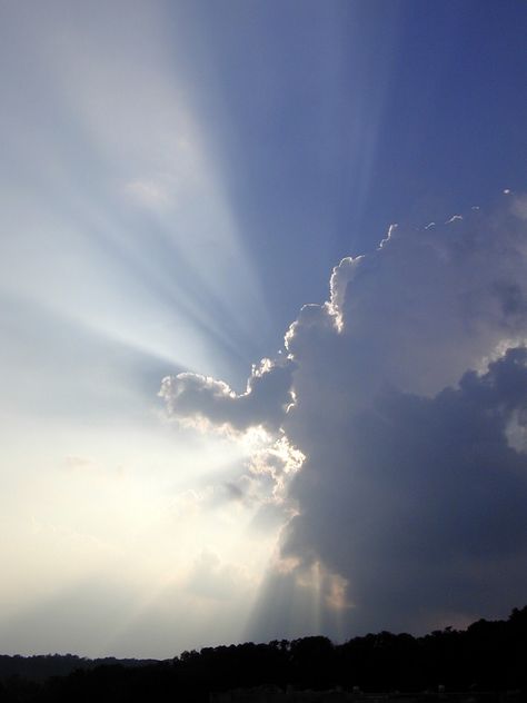 Clouds Tyndall Tyndall Effect Painting, Tyndall Effect, Painting Realistic Clouds, Clouds With Trees, Pretty Cloudy Sky, Surface Ornamentation, Sunny Cloudy Sky, Light Scattering, Blue Sky White Clouds