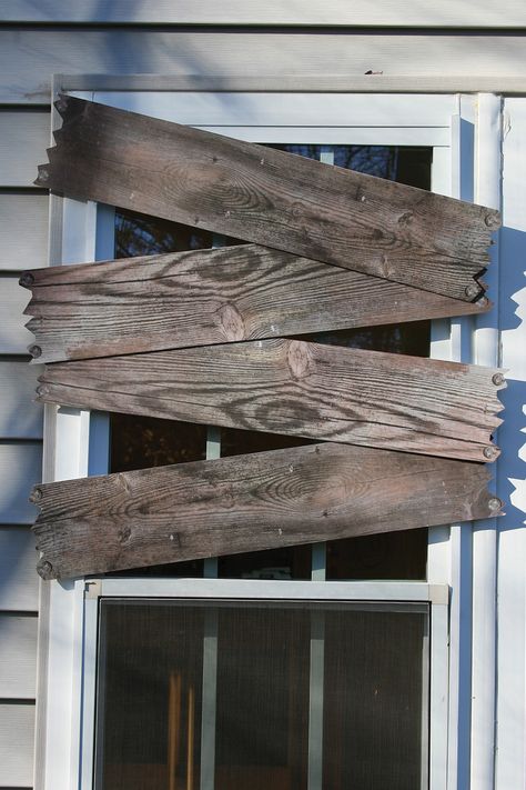 This Halloween, protect your haunted home from zombies by boarding up the windows with these realistic-looking faux wooden window boards. Outdoor Window Decor, American Cheesecake, Window Boards, Dress Decoration, Halloween Window, Diy Halloween Projects, Wooden Windows, Family Halloween Costumes, Halloween Items