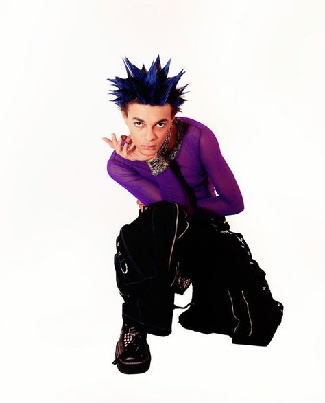 Punk Poses, Mode Queer, Isaac Dunbar, Punk Photoshoot, Y2k Photoshoot, Futurism Fashion, Y2k Photos, Punk Men, Punk Pins