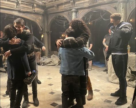 Umbrella Academy Cast, Lockwood And Co, Friend Group, Aidan Gallagher, Umbrella Academy, Shows On Netflix, Movies And Tv Shows, Behind The Scenes, Movie Tv