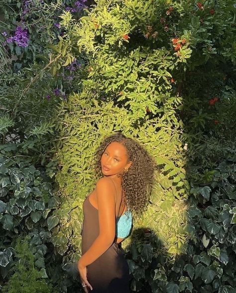 Beautiful Black Ladies on Tumblr Insta Photo Ideas Black Women, Picture Inspo Instagram Baddie, Natural Short Hairstyles, Top 10 Hairstyles, Poses Black Women, Outside Pictures, Short Hairstyles For Black Women, Summer Picture Poses, Shotting Photo