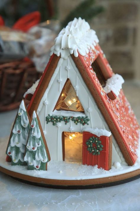 Gingerbread house ideas Gingerbread Gnome House, Minimalist Gingerbread House, Gingerbread Chalet, Modern Gingerbread House, Creative Gingerbread House Ideas, Creative Gingerbread House, Clay Gingerbread House, Ceramic Gingerbread House, Gingerbread House Cake