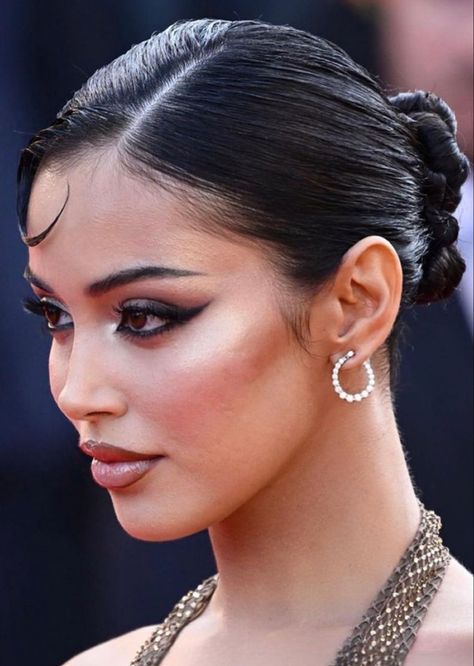 Sleek Back Wet Look Hair, Wet Hair Glam Look, Kim Kardashian Wet Hair Look, Cindy Kimberly Red Carpet, Hairstyle Editorial, Cindy Kimberly Wet Hair, Wet Hair Look Editorial, No Make Up Make Up Look, 90s Makeup Look