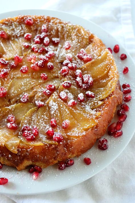 Caramel Apple and Pomegranate Bread Pudding is the perfect dessert during the holidays. The pomegranates give this dish a burst of freshness while still having the decadence of the caramel apples. It’s the perfect combination of flavors. #dessert Pomegranate Bread, Pomegranate Caramel, Apple Baked Goods, Pomegranate Desserts, Pomegranate Food, Pomegranate Dessert, Apple Pomegranate, Caramel Flan, Apple Cakes