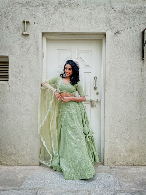 Rida Tharana, Green Lehenga, Casual Day Outfits, Indian Fashion Dresses, Outfits Ideas, Indian Dresses, Fitness Inspo, Photo Poses, Classy Outfits