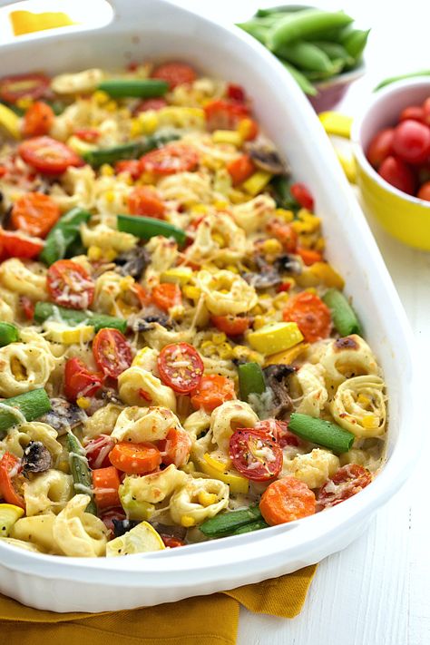 Chicken Cajun, Pasta And Vegetables, Vegetable Bake Recipes, Veggie Bake, Vegetable Bake, Cajun Jambalaya, Creamy Tortellini, Cheeseburger Pie, Tortellini Bake