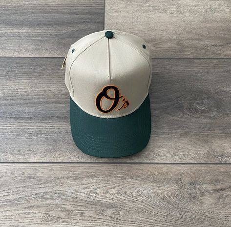 New Era Cap Outfit Men, Cap Outfit Men, Custom Fitted Hats, T-shirt Photography, Black Men Fashion Urban, Graphic Shirt Design, Dope Hats, Nfl Hats, Cap Outfit