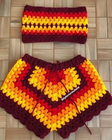 Crochet Shorts Pattern, Crochet Bottoms, Mode Crochet, Crochet Design Pattern, Crochet Clothing And Accessories, Crochet Fashion Patterns, Crochet Set, Fun Crochet Projects, Diy Crochet Projects