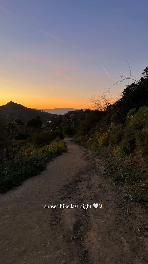 Hiking California, Los Angeles Sunset, La Hikes, Hikes In Los Angeles, Los Angeles Vacation, Travel Instagram Ideas, California Pictures, Los Angeles Aesthetic, Instagram Los Angeles