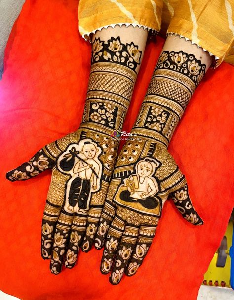 Janoi Ceremony Mehndi, Mundan Ceremony Mehndi Designs, Karwachauth Designs, Marwari Mehndi Design, Mehandi Ideas, Thread Ceremony, Marathi Bride, Saree Hairstyles, Mehndi Designs Bridal Hands