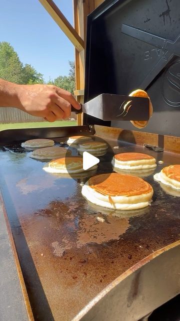 Casey on Instagram: "Pancakes just taste better on a @blackstoneproducts griddle! 

#blackstone #blackstoneproducts #blackstonegriddle #pancakes #pancake #breakfast #reelsinstagram #reels #reel" Eggs On Blackstone Griddle, Breakfast Griddle Recipes, Blackstone Pancakes, Blackstone Breakfast Ideas, Griddle Recipes Blackstone, Cooking On A Blackstone Griddle, Blackstone Breakfast, Blackstone Cooking, Pancake Griddle