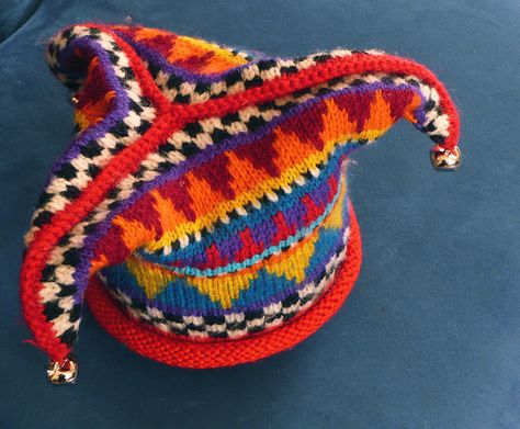 Jester hat Knitting Amigurumi, Knitted Patterns, Funky Hats, Jester Hat, Baby Knits, Diy Crochet Projects, Tunisian Crochet, Yarn Projects, Knitted Hat