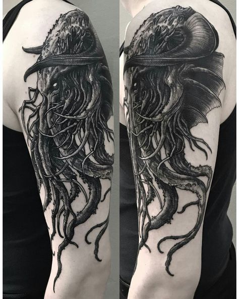 Cthulhu by Lipa (@ _lipa_) Cthulhu Tattoo, Tatuaje Trash Polka, Octopus Tattoo Sleeve, Kraken Tattoo, Octopus Tattoo Design, Army Tattoos, Octopus Tattoos, 4 Tattoo, Spooky Tattoos