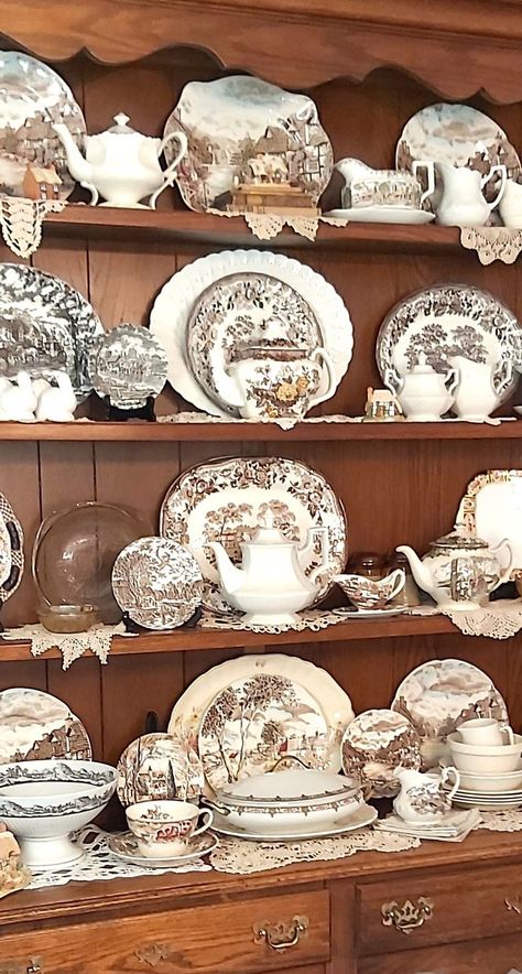 I recently found some Clarice Cliff Brown Transferware and was amazed at the quality and beautiful shade of brown transferware in this Tonquin pattern! Come and see the full display in my latest video and leave me a comment if you like it. Don't forget to subscribe to see future videos:) #brown #transferware #fall #decor #hutch #display #ironstone #farmhouse #decorating #clarice #cliff #tonquin #english Primitive House Decor, Kitchen Shelf Inspiration, Shelves Inspiration, Kitchen Hutch Decor, Brown Cottage, Dishes Ideas, Brown Mouse, Vintage Booth Display, Hutch Display