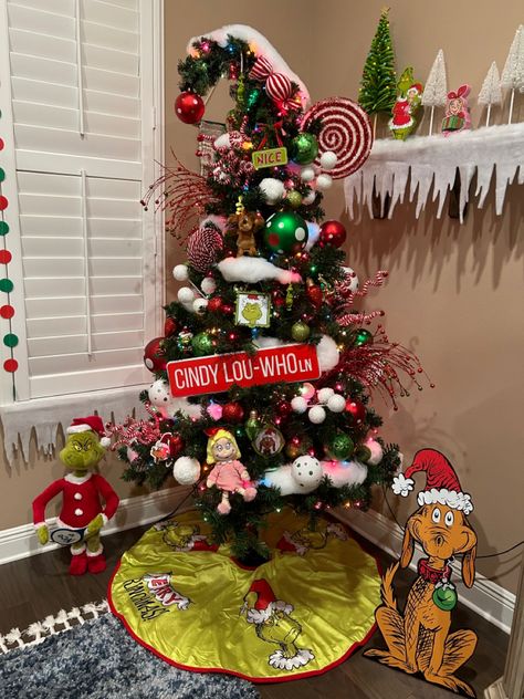 How The Grinch Stole Christmas Tree, Cindy Lou Who Tree, Small Grinch Christmas Tree, Grinch Stole Christmas Decorations, Simple Grinch Christmas Tree, How The Grinch Stole Christmas Decor, How The Grinch Stole Christmas, Grinch Bathroom, Ward Activities