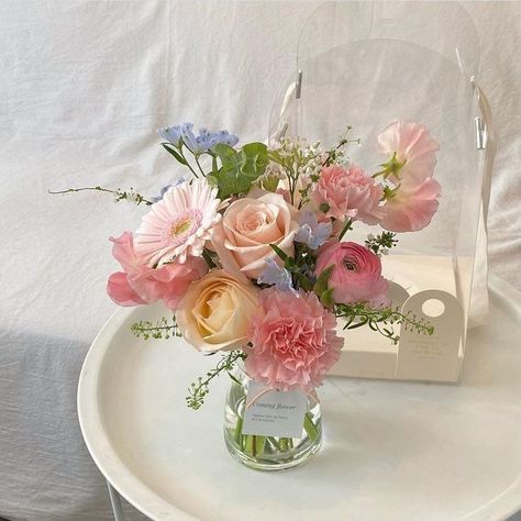 Bouquet Of Flowers Minimalist, Flowers Korean Aesthetic, Orchids Bouquet, Flowers Korean, Flower Bouquet Vase, Small Flower Arrangements, Diy Bouquet Wrap, Table Flower Arrangements, Pastel Bouquet