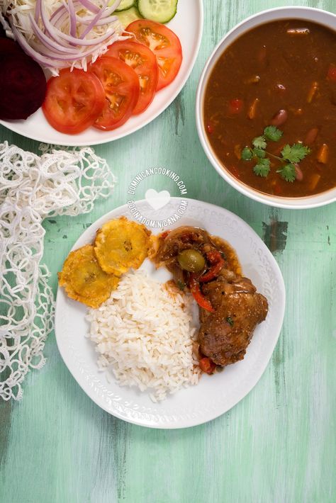 La Bandera Dominicana, or “The Dominican Flag”, is also what Dominicans call the national standard lunchtime dish of rice, beans, and meat. #dominicancooking #dominicanrecipes #latinorecipes #dominicanrepublic Pollo Guisado Dominicano, Pollo Guisado Recipe, Dominican Chicken, Guisado Recipe, Dominican Dishes, Dominicano Recipes, Dominican Recipes, Bunny Food, Salads To Go