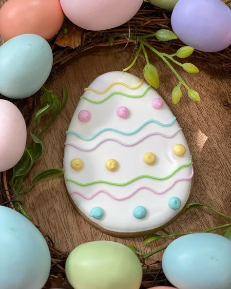 Custom decorated cookies Easter Cookies Decorated Ideas Simple, Easter Egg Sugar Cookies Decorated Easy, Frosted Easter Cookies, Easter Egg Cutout Cookies, Easter Cutout Cookies Decorating Ideas, Decorated Egg Cookies, Easter Eggs Sugar Cookies, Easter Sugar Cookies Decorated Easy, Easter Eggs Cookies