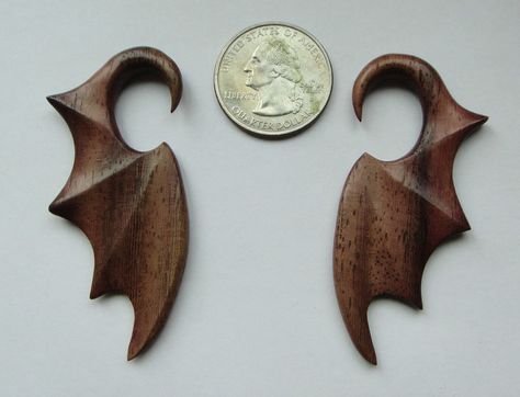 Bat Wood Carving, Gauges Piercing, Wood Spoon Carving, Wood Jewelery, Wooden Plugs, Stretched Lobes, Ear Hangers, Wood Plugs, Vampire Bat