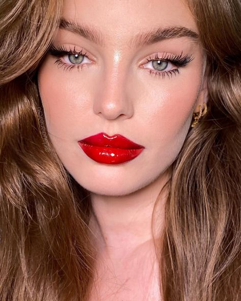 7 Reasons Why Red Lips Make You The Star Of The Night! - VIVA GLAM MAGAZINE™ Glossy Red Lips, Red Lipstick Makeup Looks, Hooded Eyelids, Red Lips Makeup Look, Red Liquid Lipstick, Plastic Fantastic, Red Lipstick Makeup, Lip Trends, Latest Makeup Trends