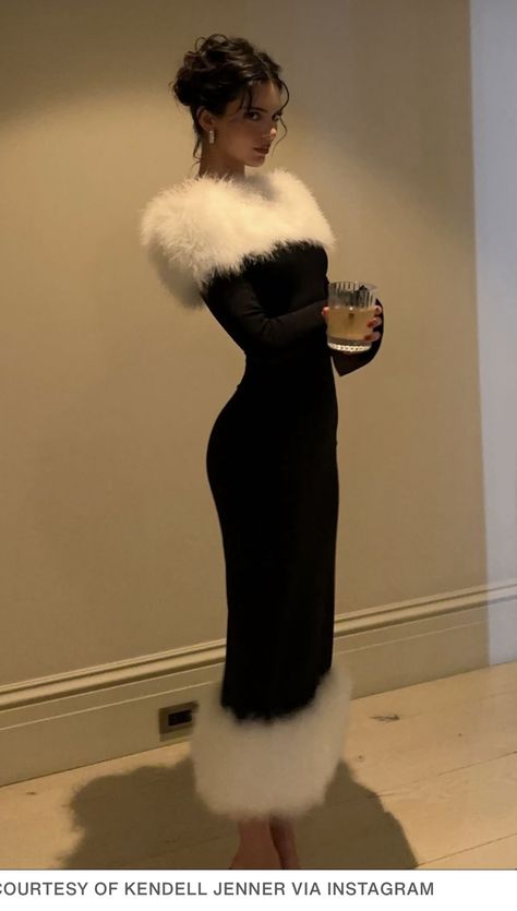 Europe Winter Fashion, Fur Dress, Gala Dresses, Kendall And Kylie, Kendall Jenner Style, Glam Dresses, Looks Chic, Classy Dress, Fancy Dresses