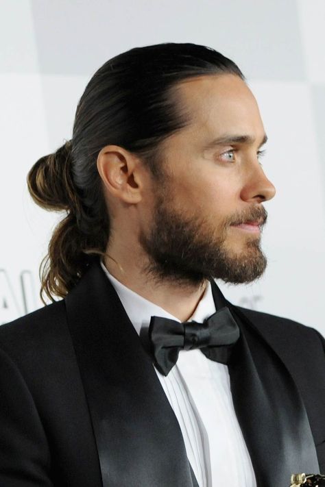 The ultimate man bun, Jared Leto at the 2014 Golden Globes Barba Hipster, Phoebe Tonkin, Man Bun, New Boyfriend, Evan Peters, Jared Leto, Dylan O'brien, Long Hair Styles Men, Facial Hair