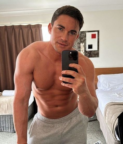 𝐖𝐈𝐋𝐋 𝐏𝐀𝐑𝐅𝐈𝐓𝐓 on Instagram: "Lets play a game. Send this to your girlfriend with the message ‘we are going to magic men’ and comment the reply. Best reply gets 📌" Will Parfitt Magic Men, Will Parfitt Selfie, Will Parfitt Selfie Photo, Will Parfitt New Photo, Channing Tatum Instagram, Will Parfitt, Brad Pitt Style, Fake Ft Call, Free Business Card Design