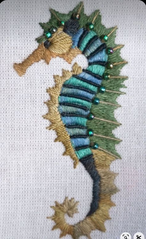 Bordado Jacobean, Mermaid Embroidery, Textile Art Embroidery, Embroidery Stitches Tutorial, Embroidery Flowers Pattern, Sea Horse, Animal Embroidery, Seahorses, Painting Designs