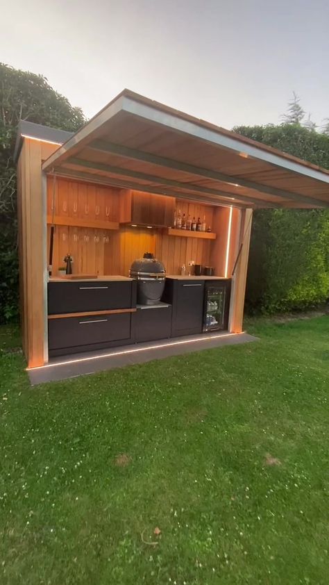 Bbq Shelter, Build Outdoor Kitchen, Outdoor Bbq Kitchen, Barbecue Area, Backyard Bar, Backyard Remodel, Outdoor Kitchen Patio, Patio Decorating Ideas, Outdoor Decor Backyard