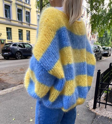 Strikkeopskrift Oversize Sweater, Pull Mohair, Inspired Outfits, Drop Shoulder Sweaters, Plus Size Sweaters, Knitting Inspiration, Mode Inspiration, Colorful Fashion, Pullover Sweaters