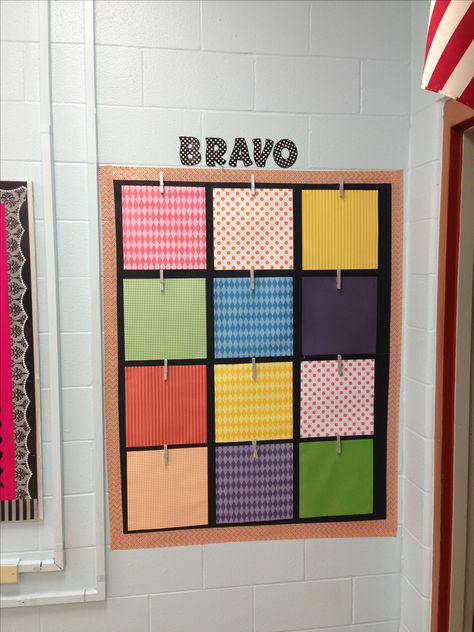 My 4th grade classroom- I like the idea to use clothespins. Makes it easy to change Primary School Hall Displays, Bravo Board, Scrapbook Sheets, Baseball Scrapbook, Paper Display, Brag Board, 4th Grade Ela, Classroom Board, 4th Grade Classroom