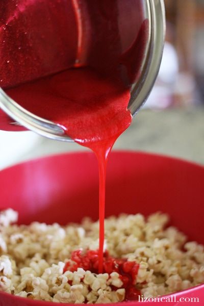 Jello Popcorn Balls (she: Liz) Jello Popcorn Balls Recipe, Jello Popcorn Balls, Jello Popcorn, Caramel Apple Popcorn, Marshmallow Popcorn Balls, Caramel Popcorn Balls, Popcorn Balls Recipe, Hot Popcorn, 4de Verjaardag