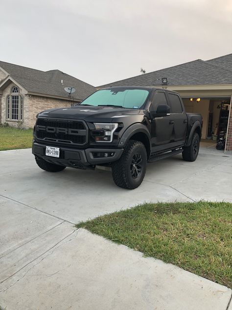 G2R18 BLACKOUT FORD RAPTOR Lifted Ford Raptor, Black Ford Truck, Raptor Wallpaper, Ford Raptor Wallpaper, Ford F150 Raptor Wallpapers Iphone, Blacked Out Ford F150, Ford Raptor Interior, Ford Raptor R, Black Ford F150