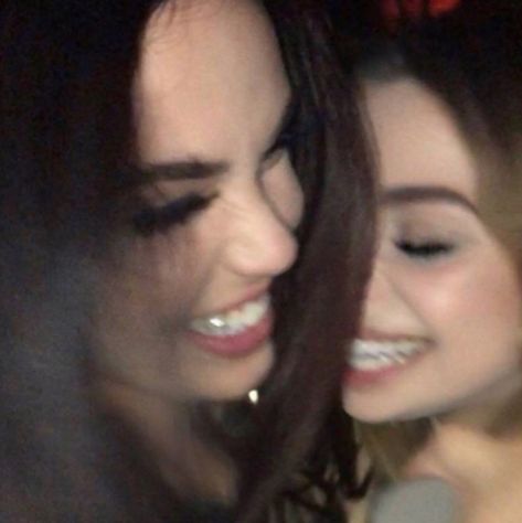 Maggie Lindemann And Tara Yummy, Maggie Lindemann Icon, Maggie Lindemann And Friends, Maggie Lindemann Friends, Cat Beautiful, Margaret Elizabeth, I Need Friends, Maggie Lindemann, Need Friends