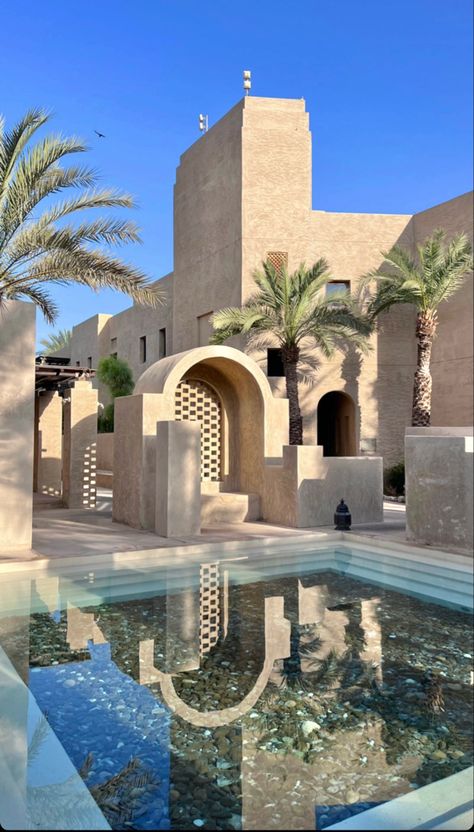 Bab Al Shams Dubai, Dubai House Design, Dubai Moodboard, Dubai Hotel Luxury, Dubai Mansions, Oasis Architecture, Luxury Hotel Aesthetic, Desert Mansion, Houses In Dubai