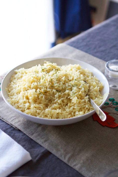 My Famous Butter Rice is seriously the best! Add a few simple ingredients to make the most buttery, delicious rice you've ever had! Buttered Rice Recipe, Buttery Rice, Cheese Rice, Rice Side, Rice Side Dishes, Butter Rice, Famous Recipe, Rice Recipe, Adobo