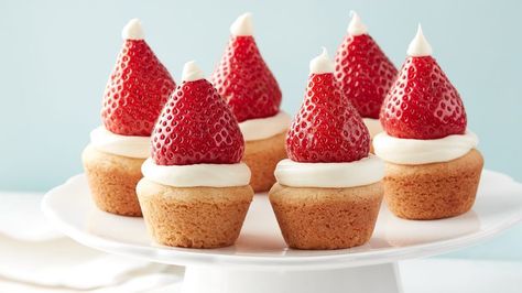 Sweet and simple sugar cookie cups, made easy with Betty Crocker™ cookie mix, get all dressed up for the season with vanilla frosting and fresh strawberries. Sugar Cookie Cups Christmas, Cup Recipes, Holiday Potluck, Pizza Sugar Cookie, Sugar Cookie Cups, Cookie Cups Recipe, Fruit Pizza Sugar Cookie, Holiday Sugar Cookies, Cute Christmas Cookies