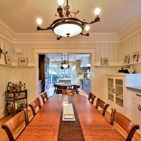 Dining Room Design Craftsman, Wanescoting Ideas Dining Rooms, Wanescoting Ideas, Modern Craftsman Dining Room, Craftsman Dining Room Ideas, Craftsman Style Dining Room, Bungalow Dining Room, Dining Room Decor Traditional, Craftsman Dining Room